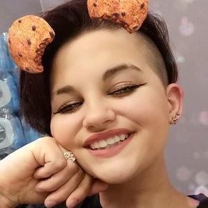 Meet your Posher, Holly